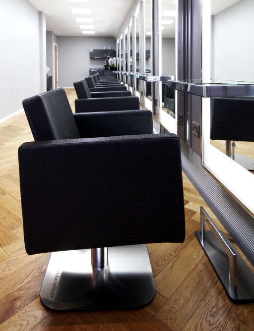 null: IRELAND - Custom Cuts - Salon Ambience null: IRELAND - Custom Cuts - Salon Ambience